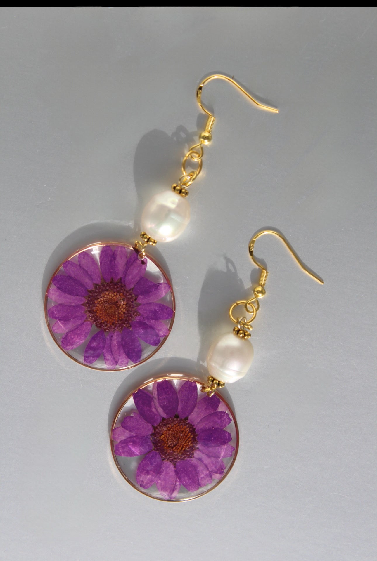 Pressed Daisy Pearl Earrings