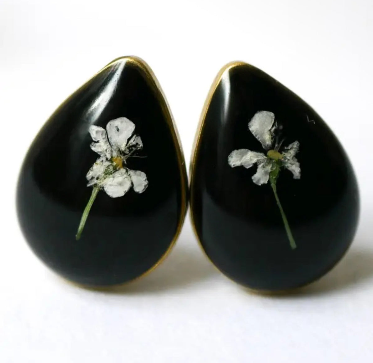 Teardrops with Queen Anne’s Lace Flower