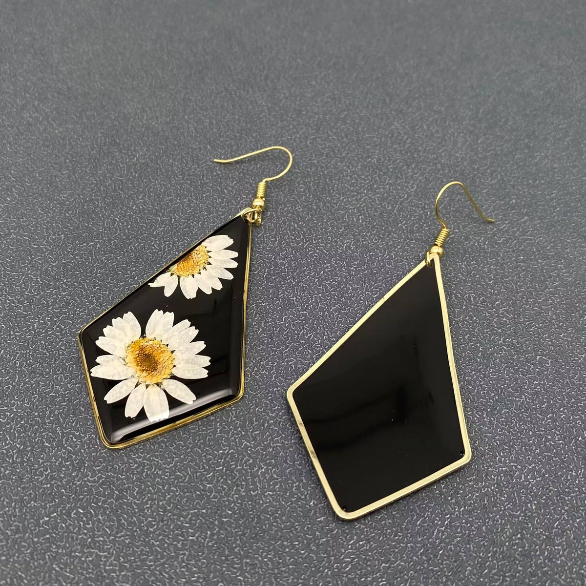 Daisy Large Rhombus Earrings