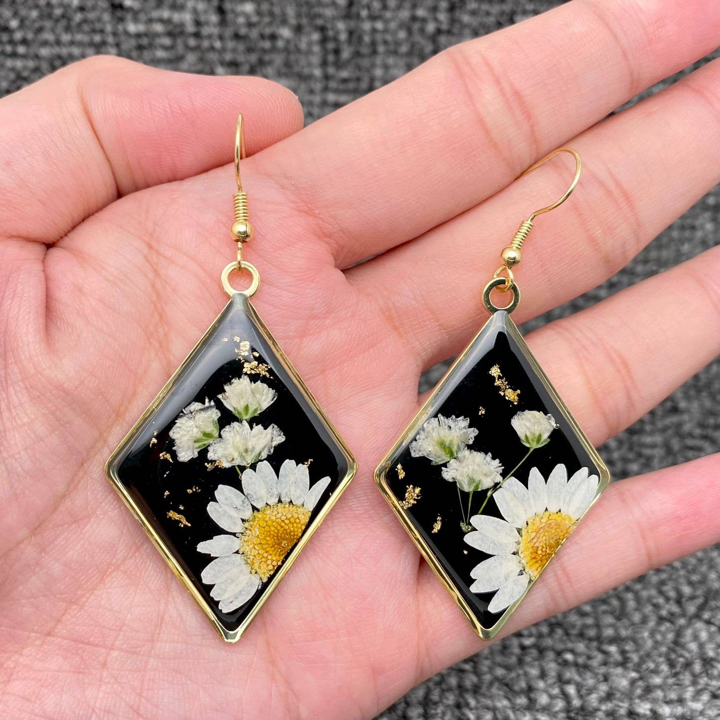 Black Rhombus Daisy Earrings