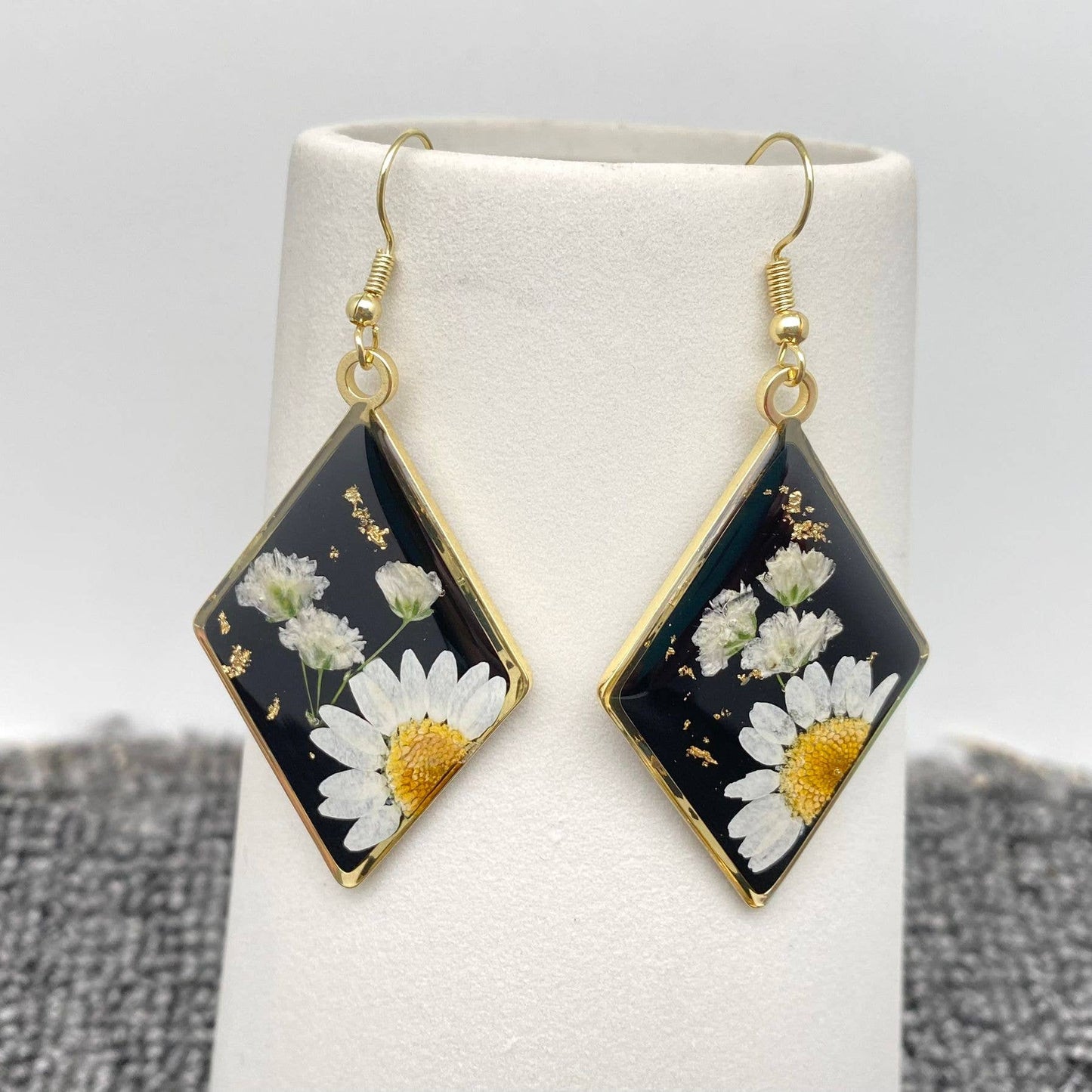 Black Rhombus Daisy Earrings