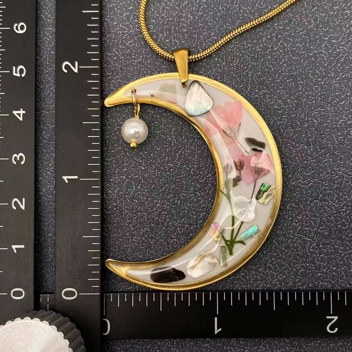 Dried Flower & Shell Moon 18K Golden Necklace