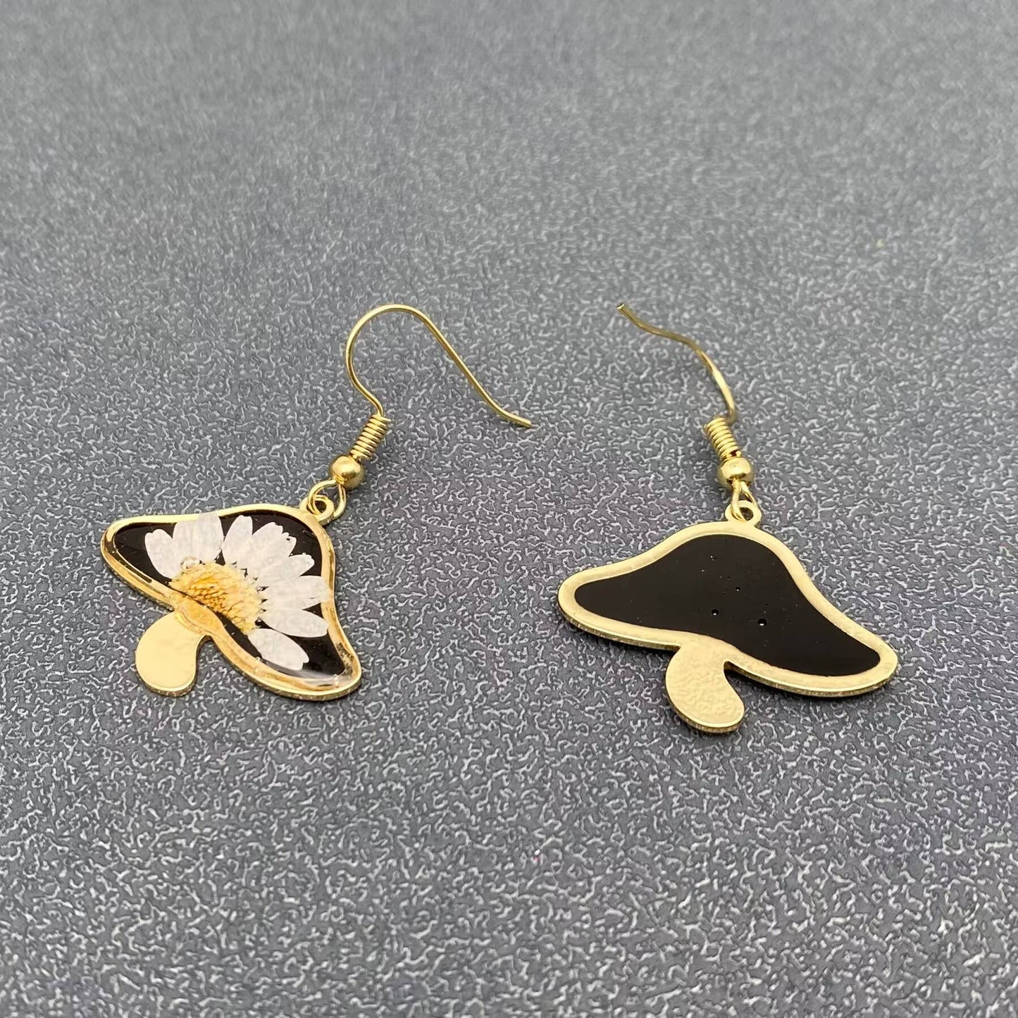 Chrysanthem Dried Flower Black Mushroom Dangle Earrings -PDF