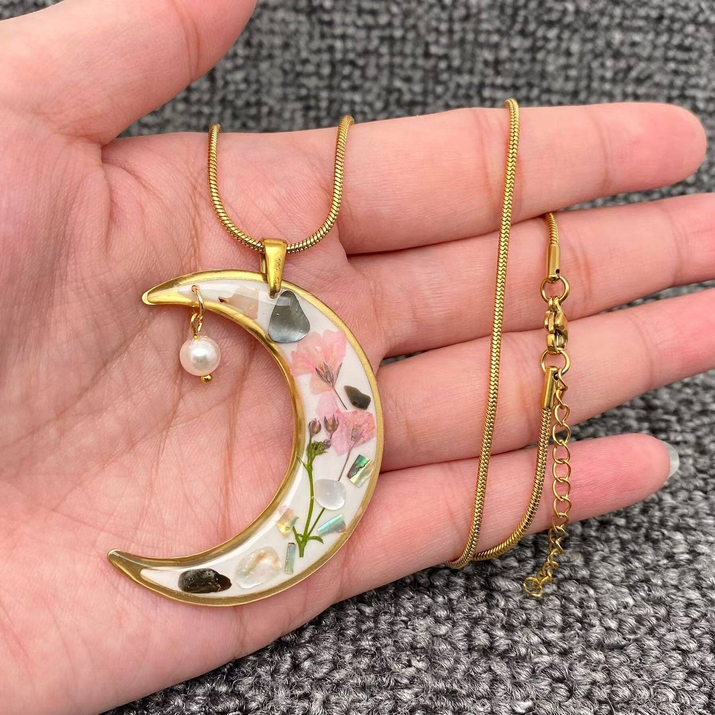 Dried Flower & Shell Moon 18K Golden Necklace